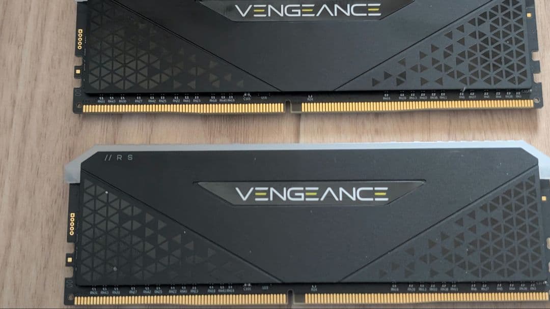 メモリー CMG32GX4M4D3600C18 CT2K8G4DFRA32A デスクトップ用増設メモリ 16GB(8GBx2枚)DDR4 3200MT/s