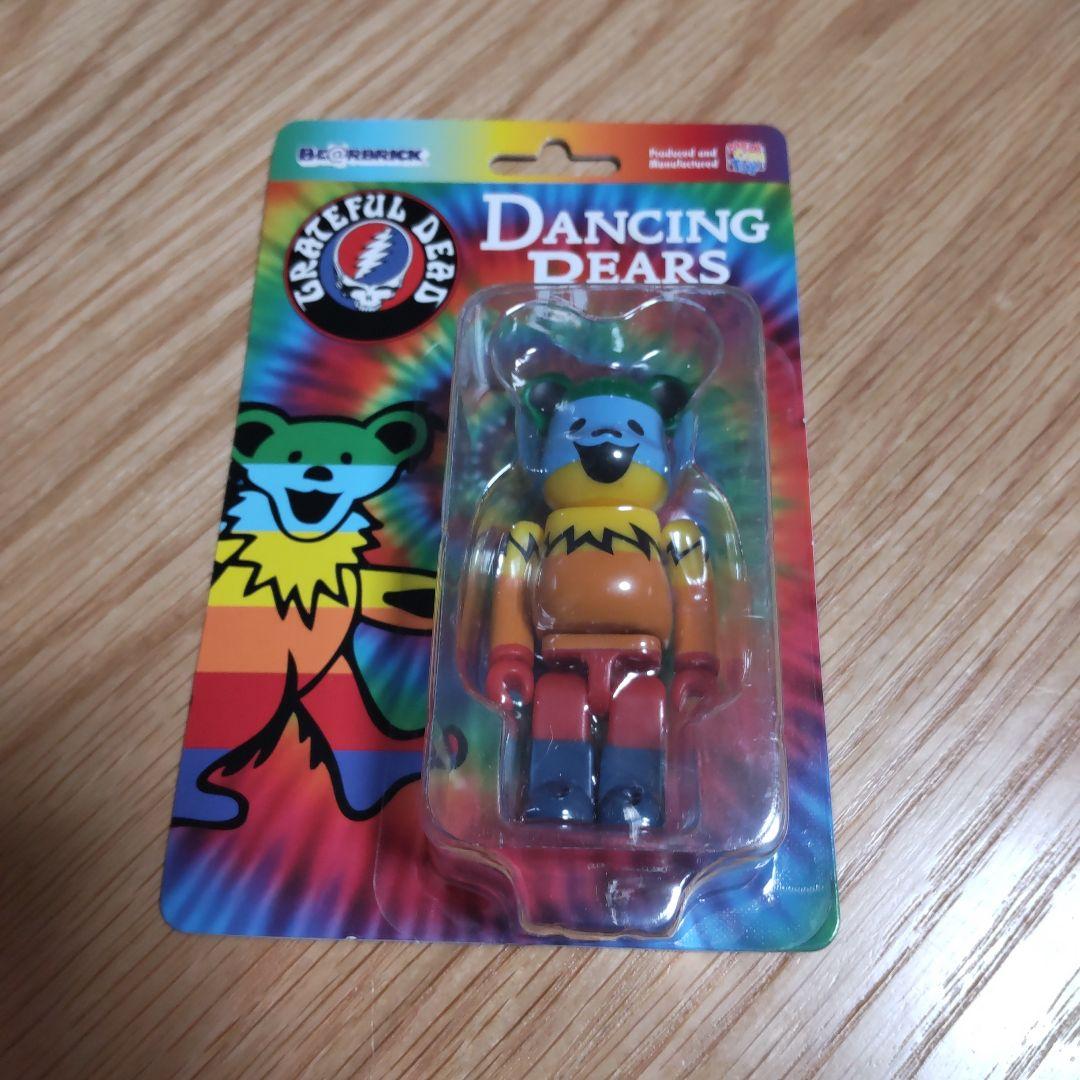 ベアブリック　be@rbrick　ダンシング ベアーズ　レインボー レインボーコートのクリアボディが可愛いX-girlのBE@RBRICK