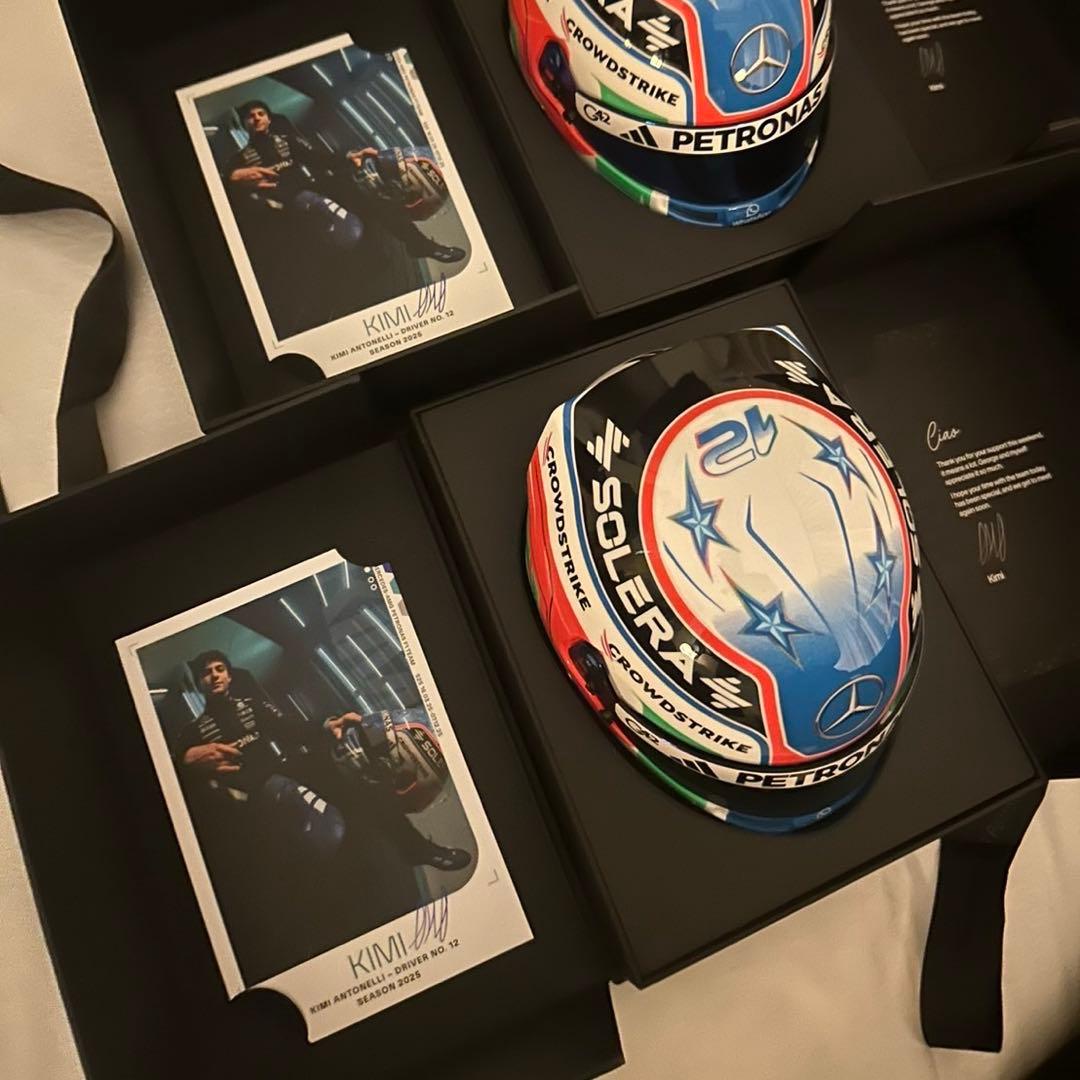 F1メルセデス 2025年チームカード キミ・アントネリ ミニヘルメット 2025 A．K．アントネッリ メルセデスAMG 1/2 ヘルメット F1の
